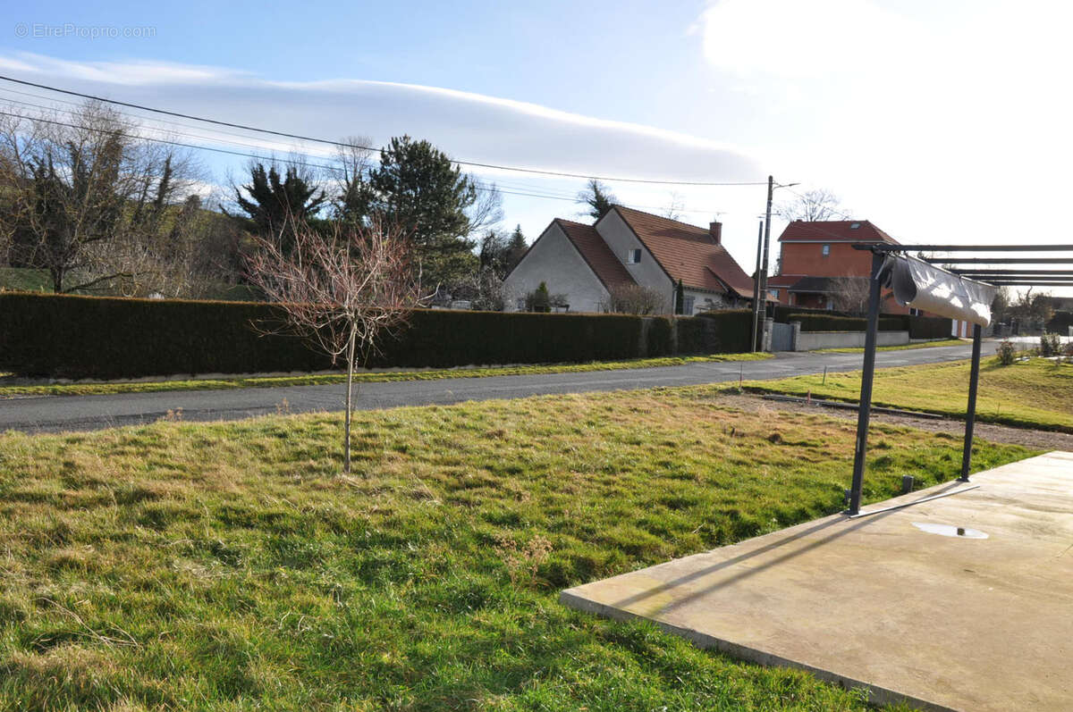 Maison à LE MAYET-DE-MONTAGNE