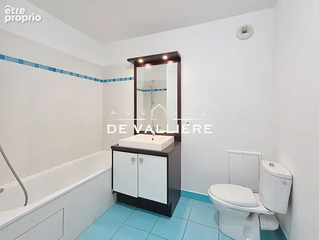 Appartement de 2 pièces de 50 m² situé au 8ème étage d'un immeuble récent, en très bon état. - photo 7