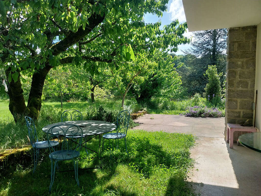 QUARTIER SAINT-BENOÎT / SAINT-MARCEL  :  Maison  de 7 pièces sur deux niveaux -  152 m2 - Jardin de 1800 m² avec Piscine Naturel - photo 2