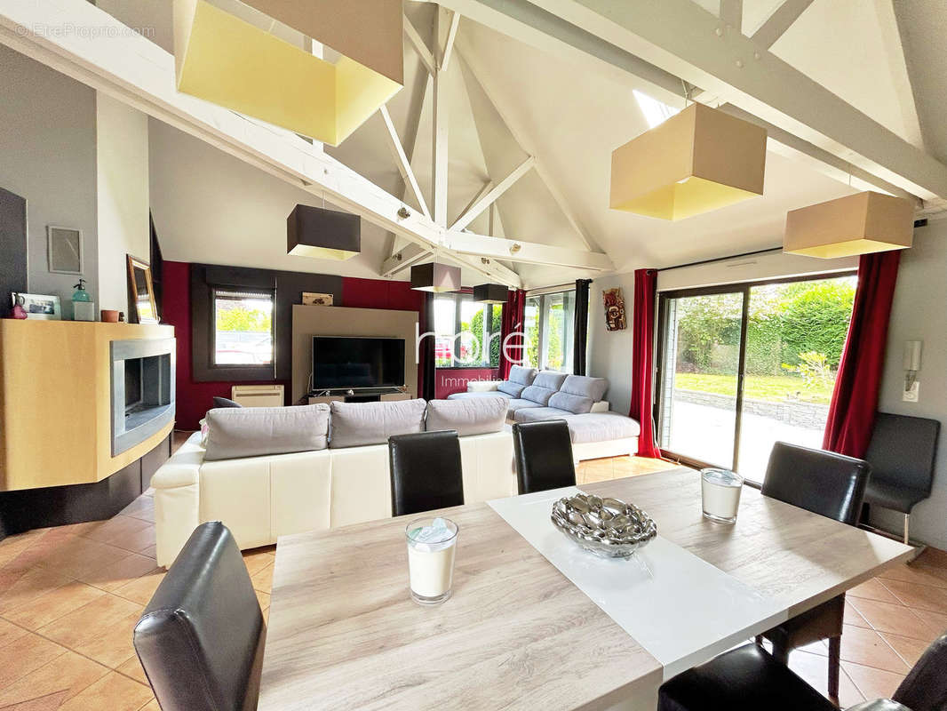 Maison à BELLENGREVILLE