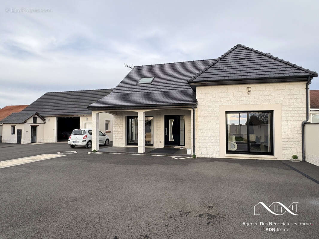 Maison à SAINT-MARTIN-D'ABBAT