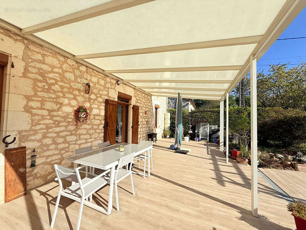 Montcuq: proche commerces - photo 2
