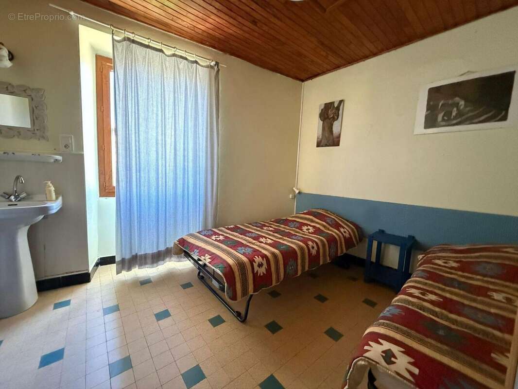  - Maison à FABRAS