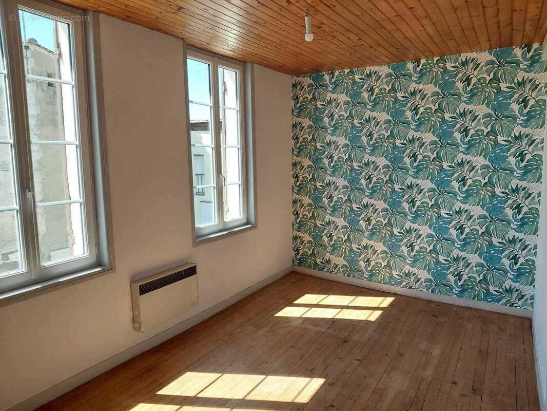 Maison à SAINT-GENIS-DE-SAINTONGE