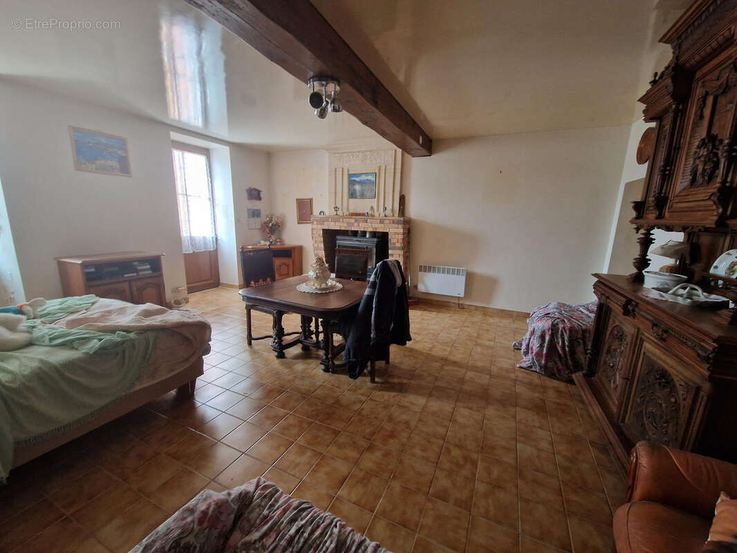 Maison à SAINT-MARTIAL-DE-MIRAMBEAU