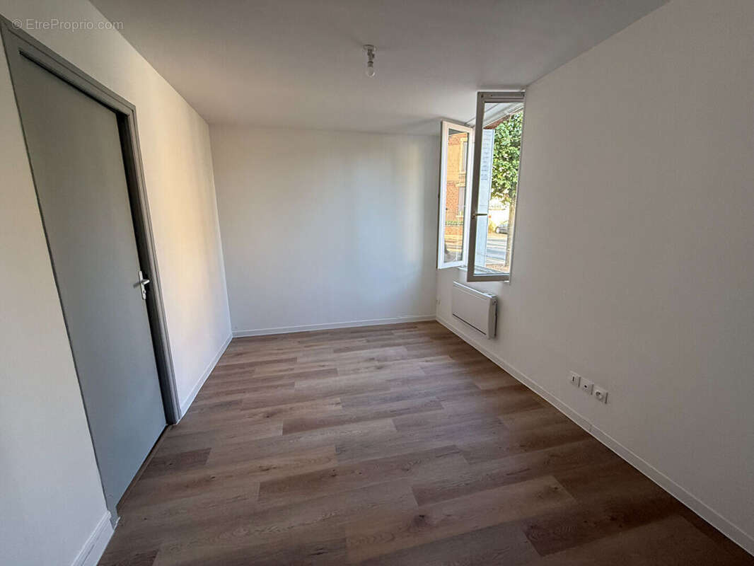 Appartement à LA FERE