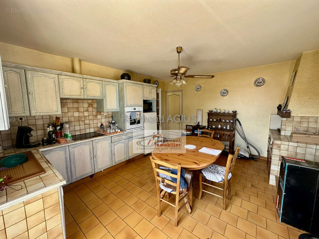 Maison à SAINT-SEURIN-DE-PRATS