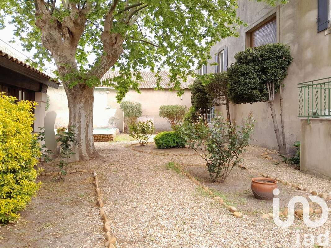 Maison 184 m² à Saint-Gilles  - photo 3