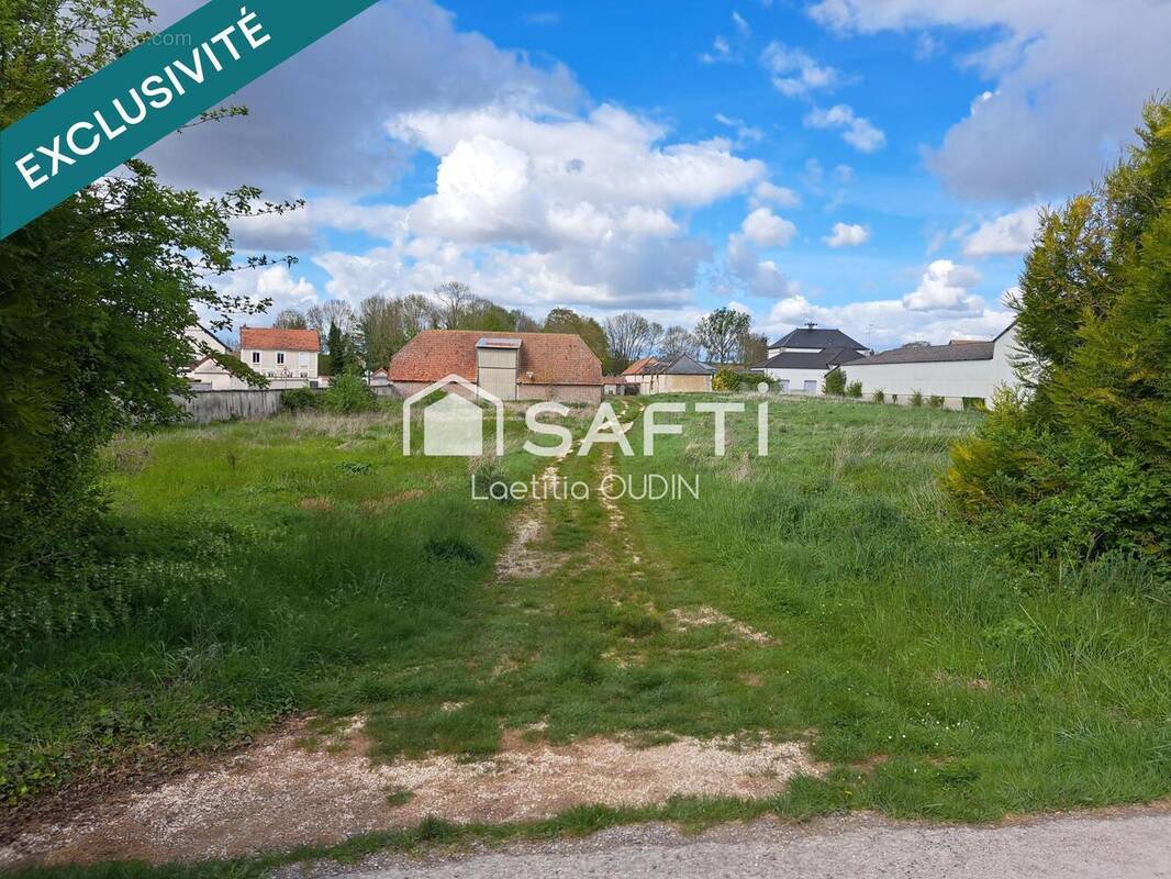 Photo 1 - Terrain à SAINT-FLAVY
