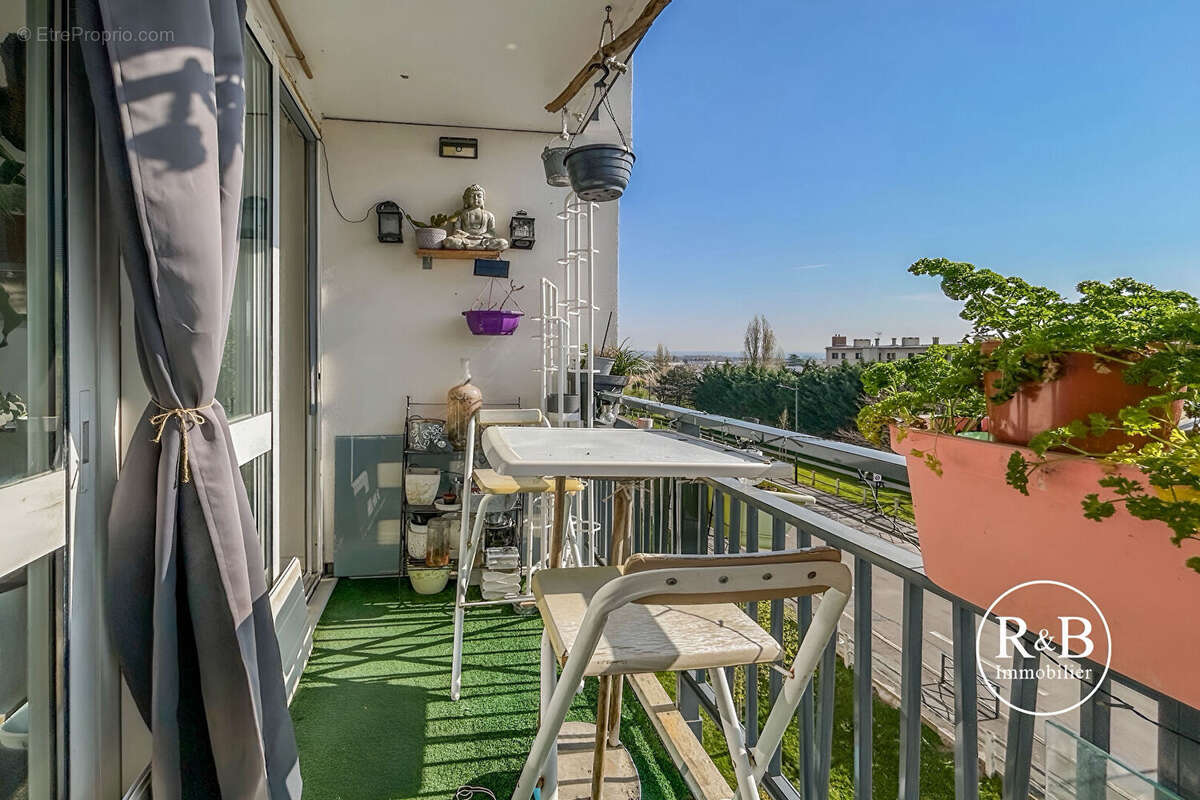 Appartement à LES CLAYES-SOUS-BOIS