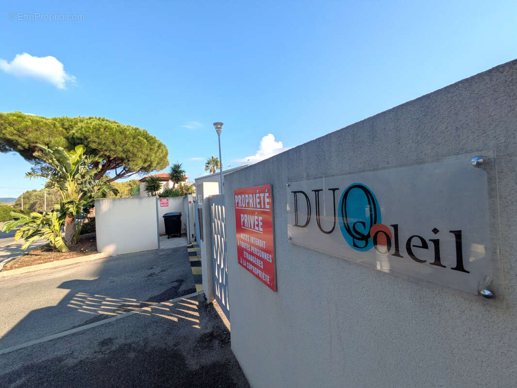 Parking à LA LONDE-LES-MAURES