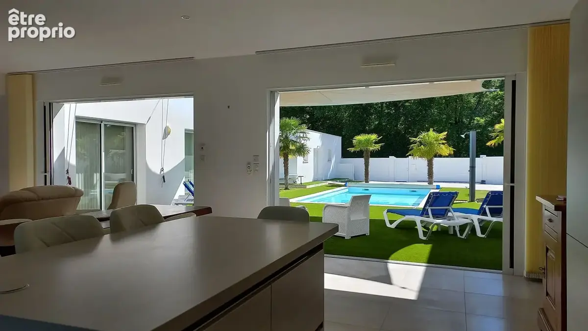 Maison 144 m² à Saint-Sulpice-De-Royan  - photo 3
