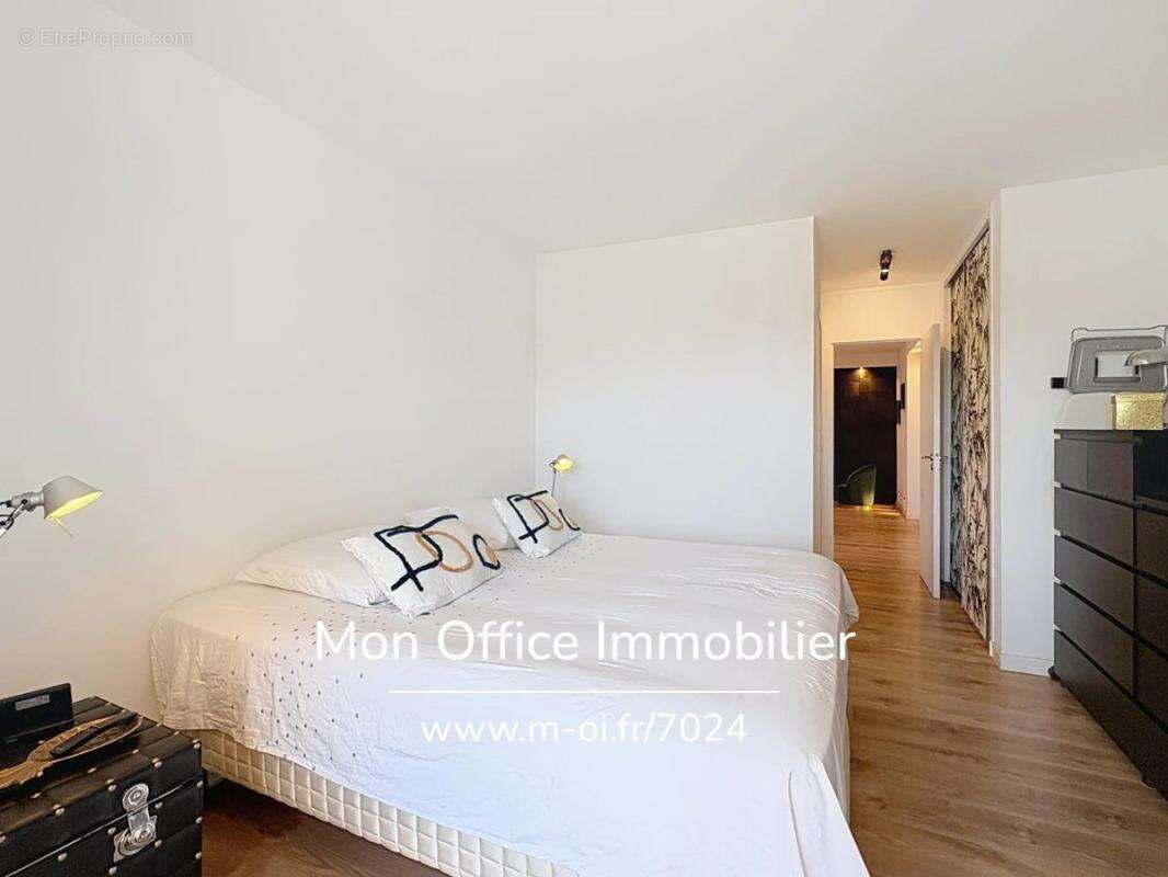 Référence : 7024-les - appartement rénové vue mer & port aux marines de cogolin - photo 11