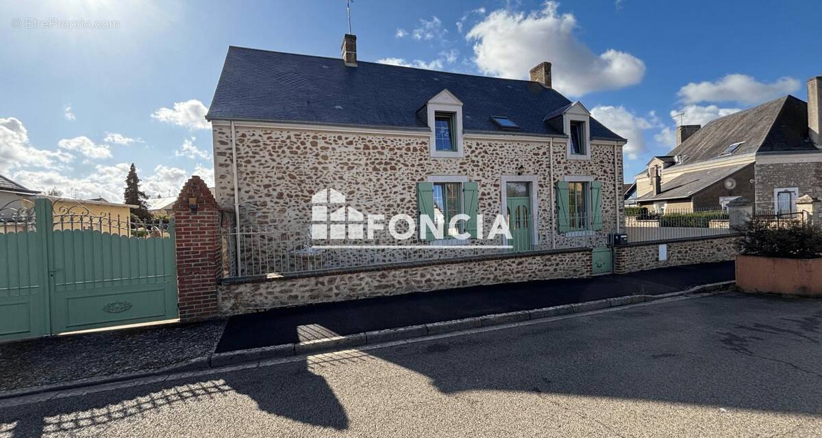 Maison à CONLIE