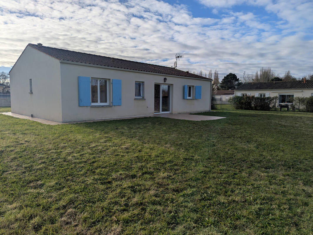 Maison à SAINT-GENIS-DE-SAINTONGE