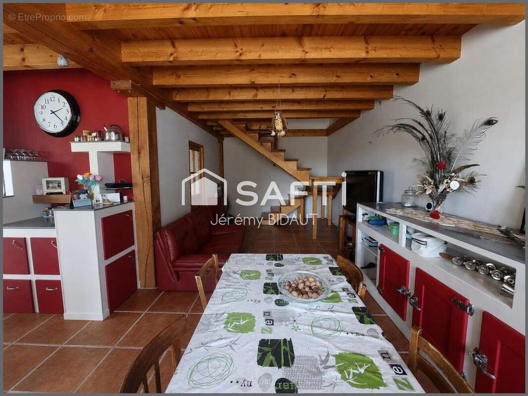 Maison 206 m² à Saint-Berain-Sous-Sanvignes  - photo 8