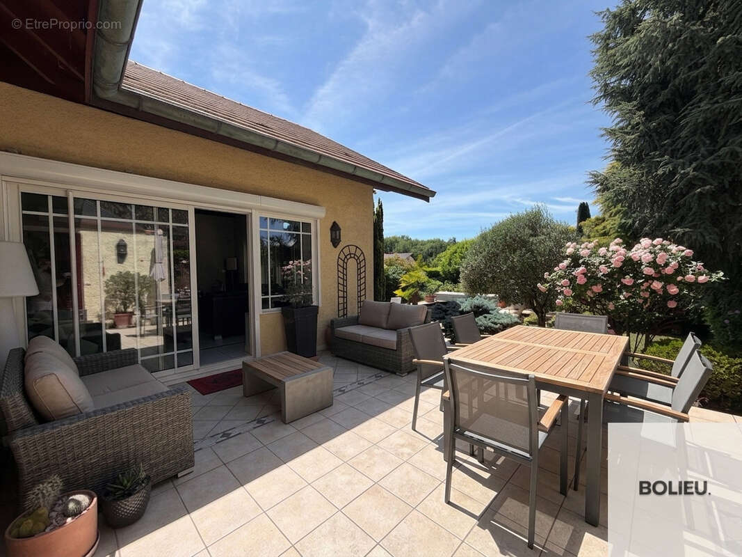 Cranves-Sales - Spacieuse villa avec piscine + Dépendances - photo 23