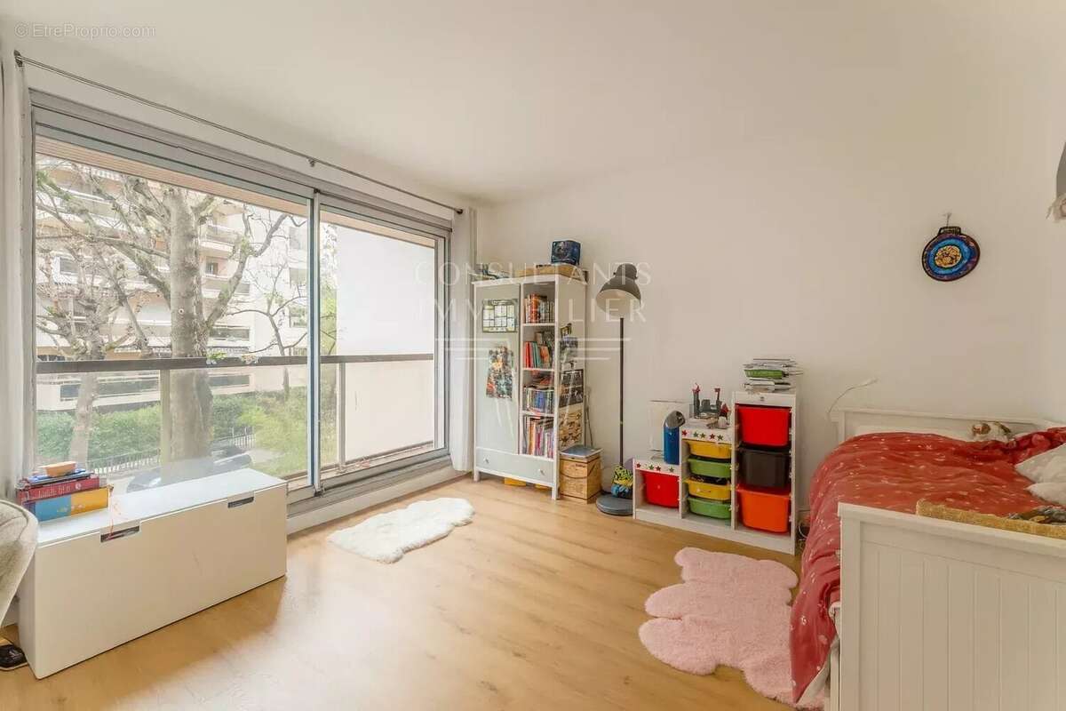 Appartement à NEUILLY-SUR-SEINE