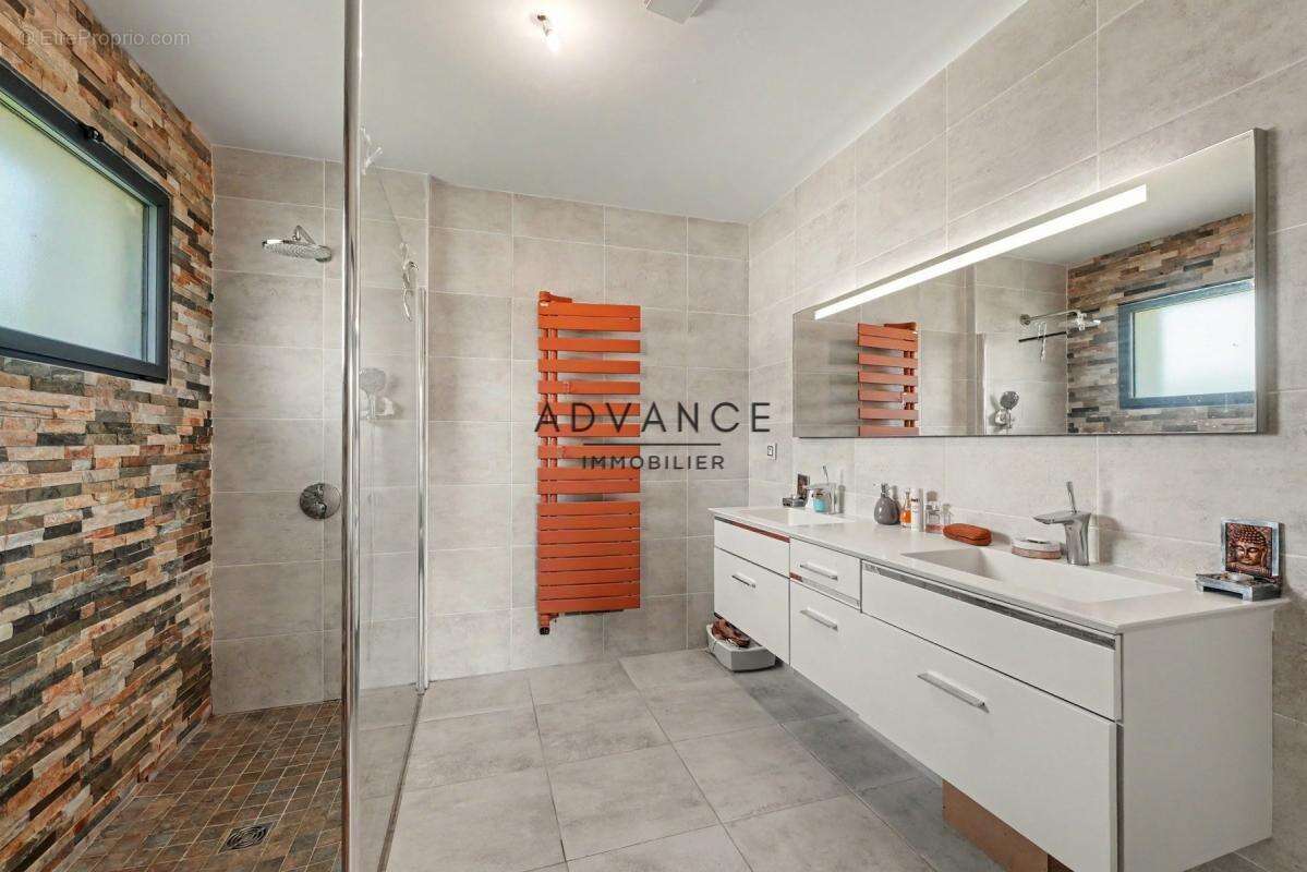 LA TERRASSE - Maison familiale rénovée avec piscine & garage - photo 7