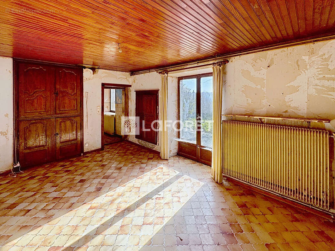 Maison à BEAUJEU-SAINT-VALLIER-PIERREJUX-ET-QUITTEUR