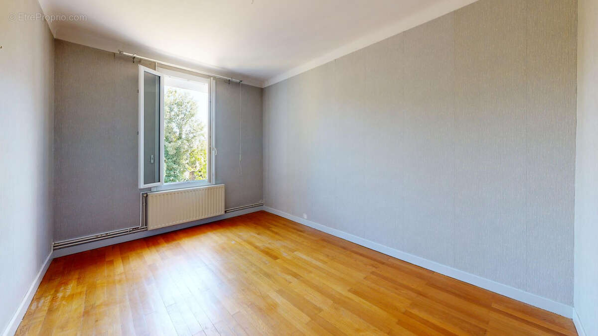 Maison à LARAGNE-MONTEGLIN