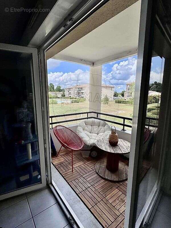 Appartement à PAREMPUYRE