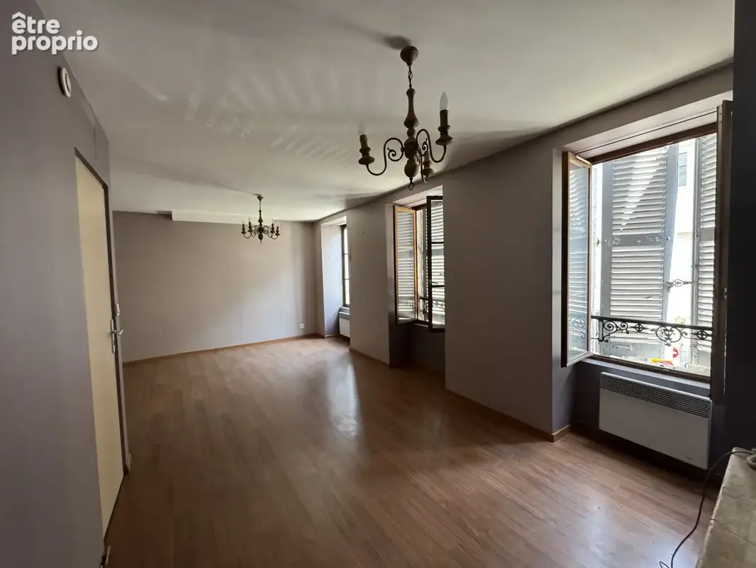Ensemble immobilier de rapport en centre-ville de Vierzon   commerce loué et fort potentiel locatif - photo 2