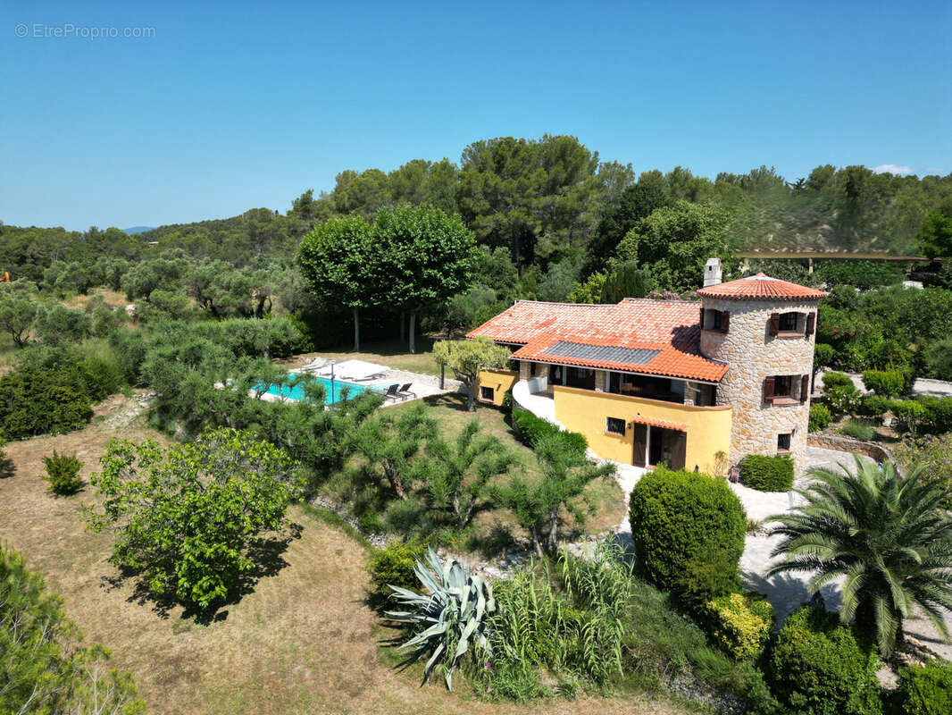 Maison à BAGNOLS-EN-FORET