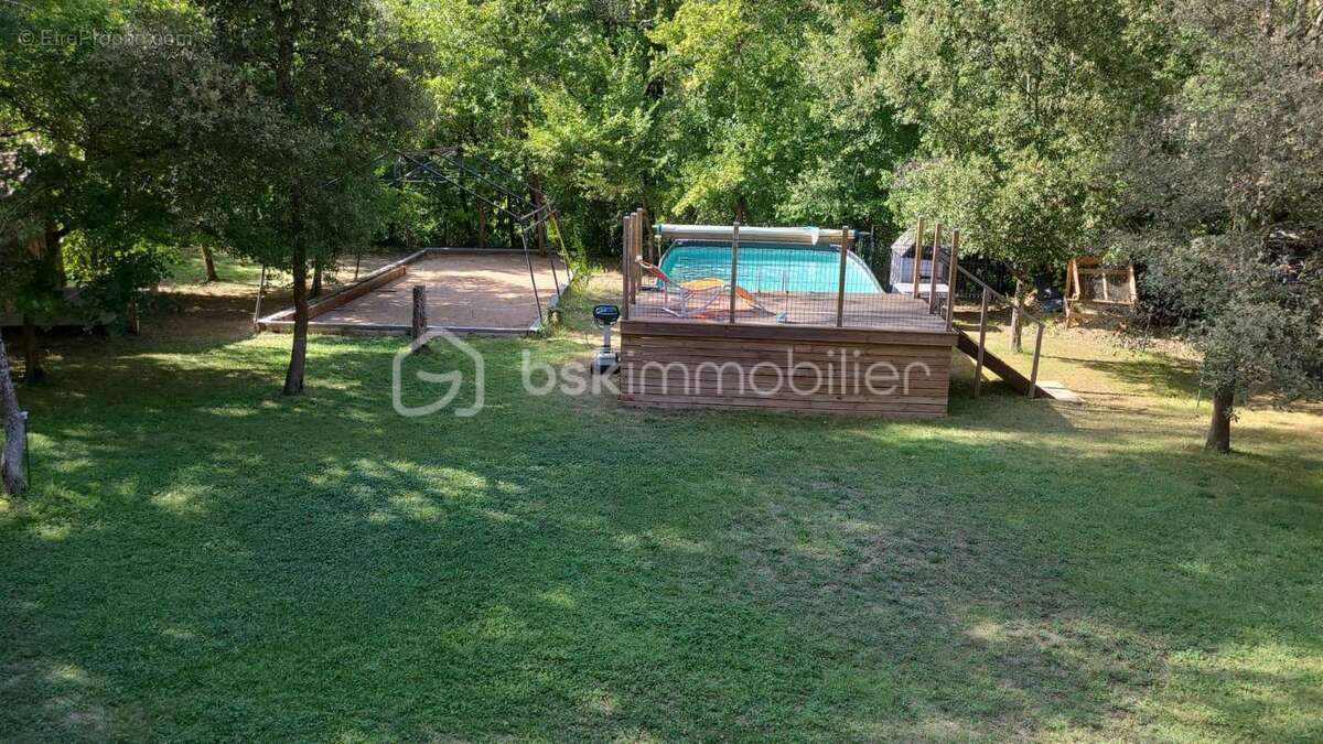 Maison familiale de 130 m² sur terrain de 2000 m² - photo 2