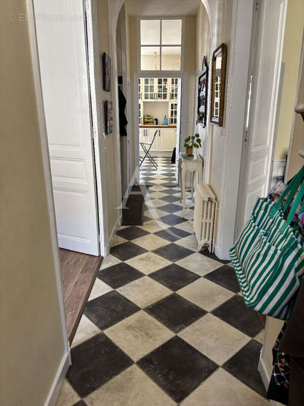 Ensemble immobilier à Fontenay Le Comte - photo 8