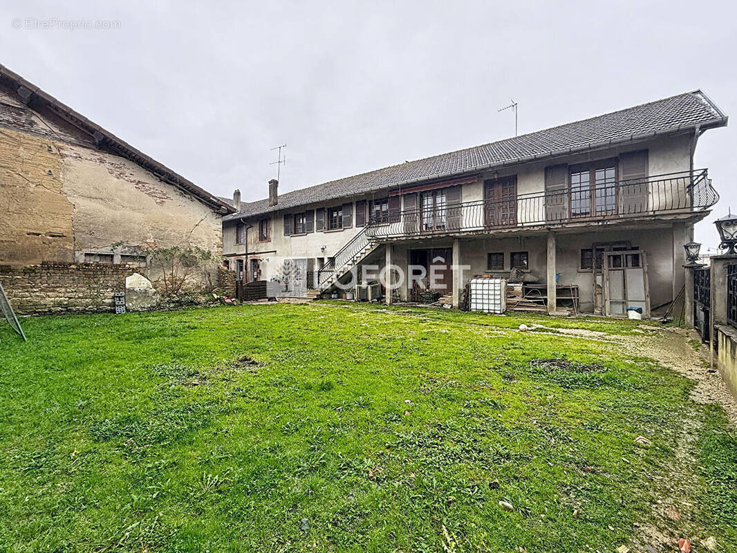 Maison à SAINT-JULIEN-SUR-REYSSOUZE