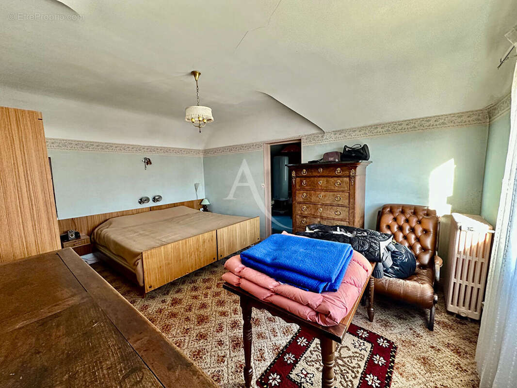 Maison à SAINT-JEAN-DE-BRAYE