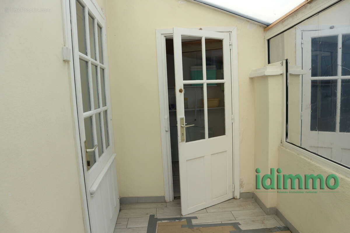 Belle maison en bon etat general de 100 m2 sur un terrain clos de 115 m2. centre bourg a proximite des commerc - photo 11