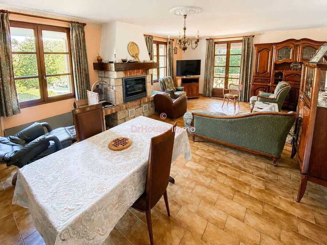 Maison 132 m² à Mayres  - photo 5
