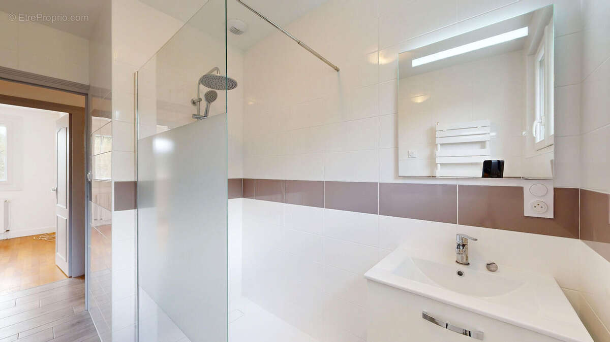 Maison à NEUILLY-LE-REAL