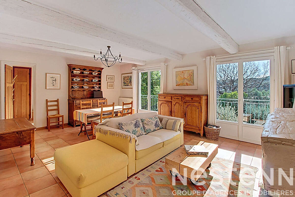A VENDRE ! MAISON A  FIGANIERES - 81 m² environ + dépendance de 16 m² sur un terrain de 4495m² avec piscine - photo 7