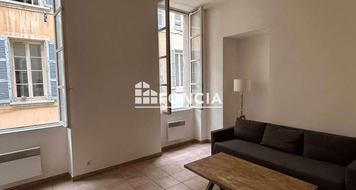 Appartement à MARSEILLE-1E
