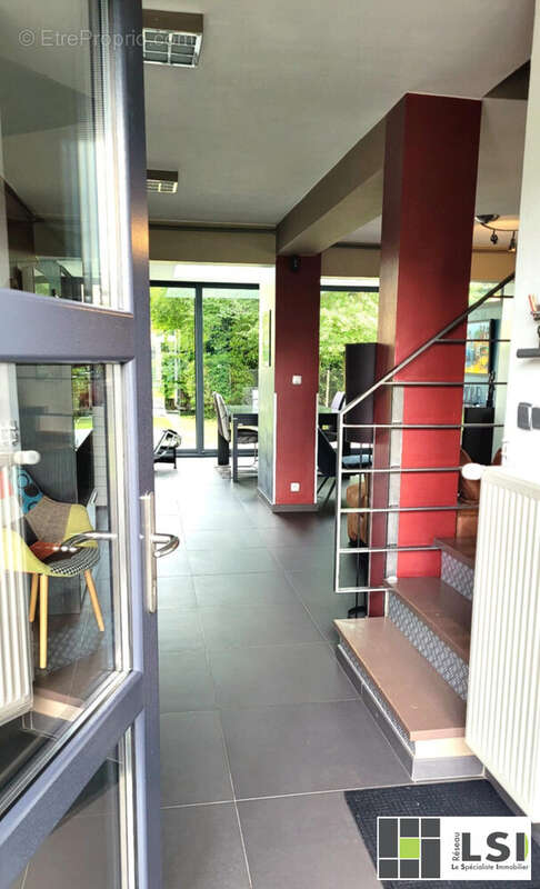Maison 165 m² à Leval  - photo 6