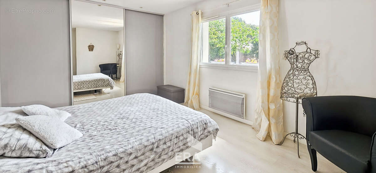 EYSINES 33320 - Maison familiale 200m²  5ch +  bureaux - 850 m² de parcelle - Calme - Garage, Jardin - photo 5