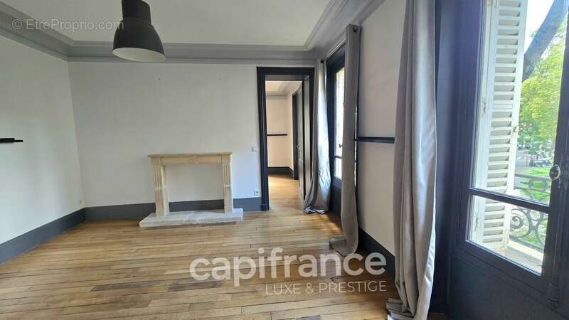 Appartement à PARIS-16E
