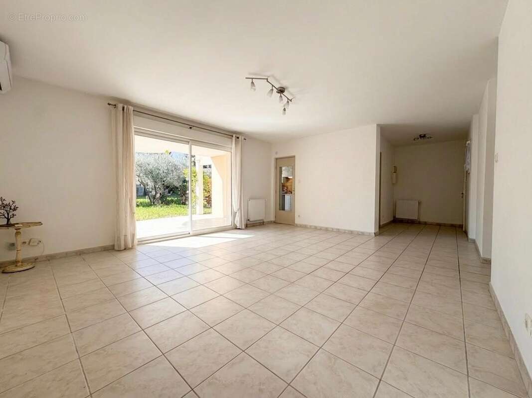 Appartement à VILLENEUVE-LES-AVIGNON