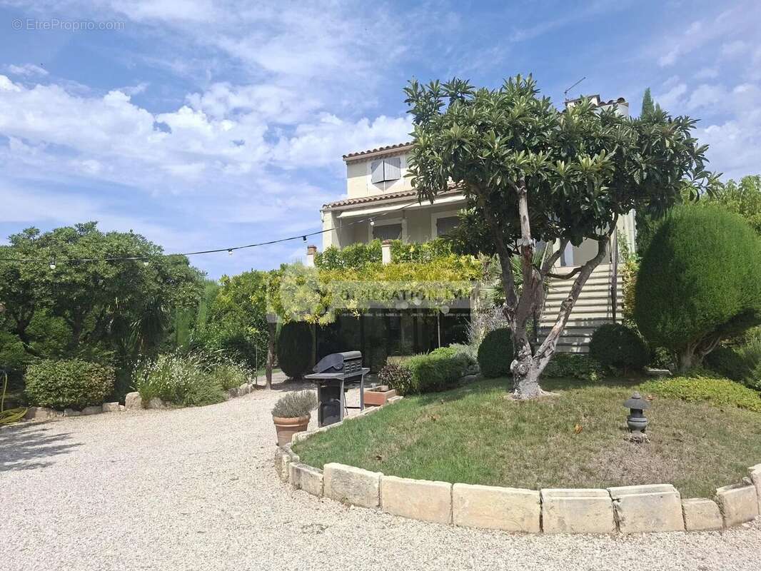 Fontvieille - maison familiale en campagne avec jardin paysagé et piscine - photo 10