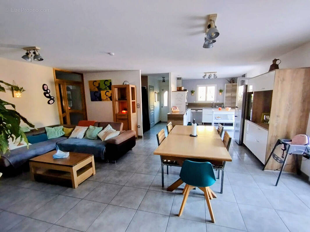 Maison à MONTPEZAT-SOUS-BAUZON