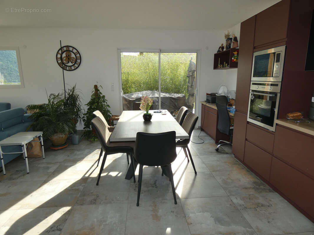 Maison à ESPINASSES