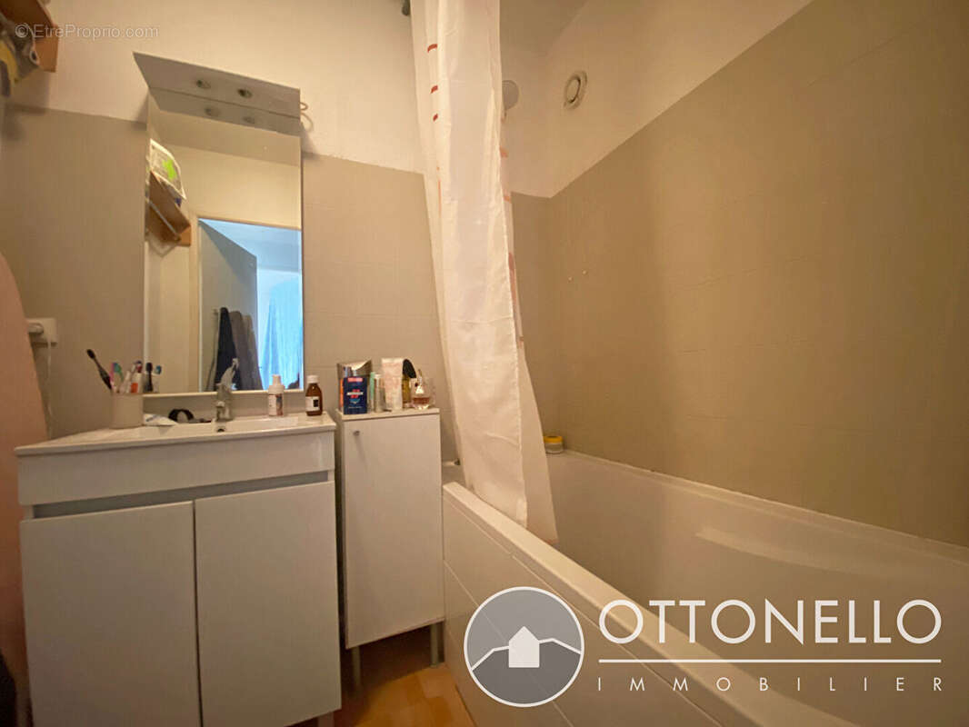 Appartement à ROQUEBRUNE-SUR-ARGENS