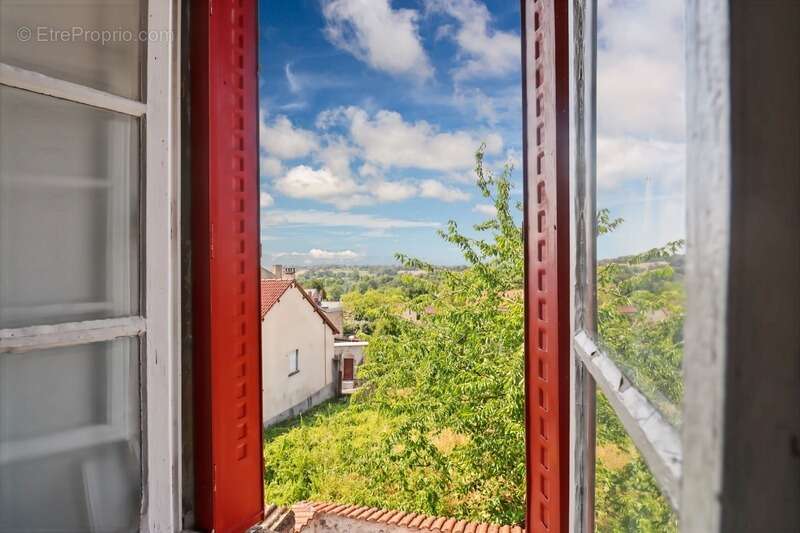 Maison à MAGNAC-LAVAL