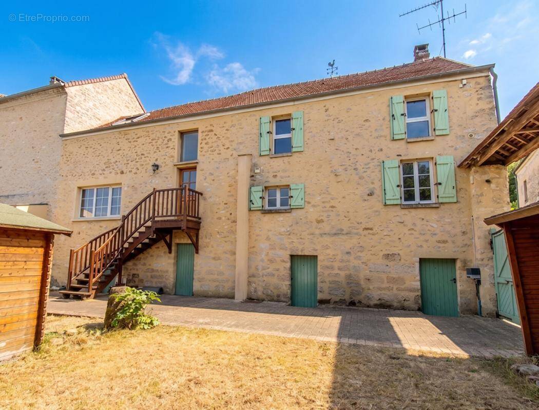 Maison à OINVILLE-SUR-MONTCIENT