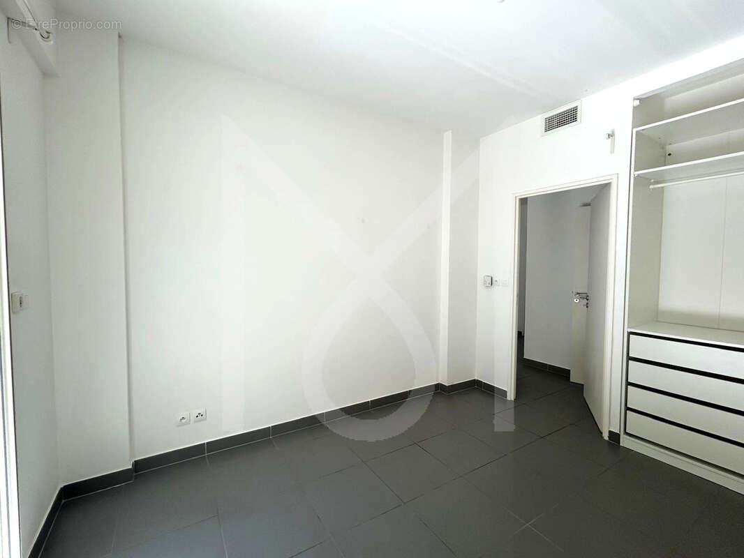 Appartement en rez-de-jardin de type 2 de 44,62 m2 avec jardin proche des plages à La Londe-Les-Maures - photo 7