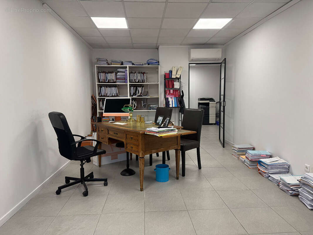 Commerce à EGUILLES