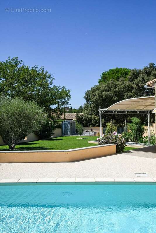 Maison méridionale de plain-pied de 167 m² avec jardin et piscine à 3.5 km du centre d’Uzès - photo 14